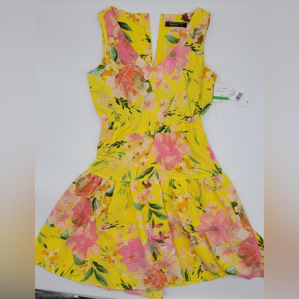 Melonie cocktail dress new size 8